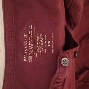 Banana Republic- Men's burgundy Henley long-sleeved shirt - NEW
